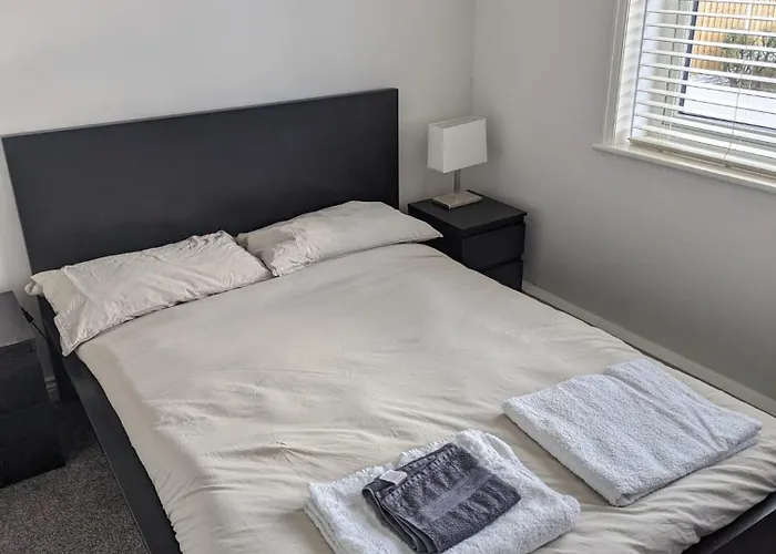 Modern 3 Bedroom Home, Close To City Centre And Peak District