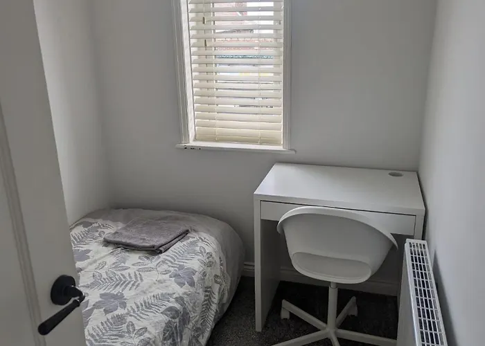 Modern 3 Bedroom Home, Close To City Centre And Peak District