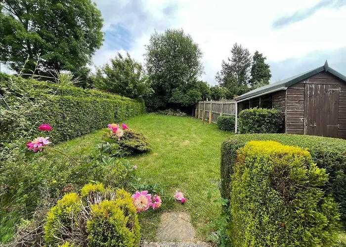 Modern 3 Bedroom Home, Close To City Centre And Peak District