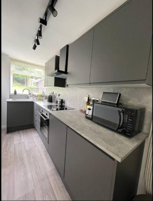 Modern 3 Bedroom Home, Close To Centre And Peak District Holiday home Heeley