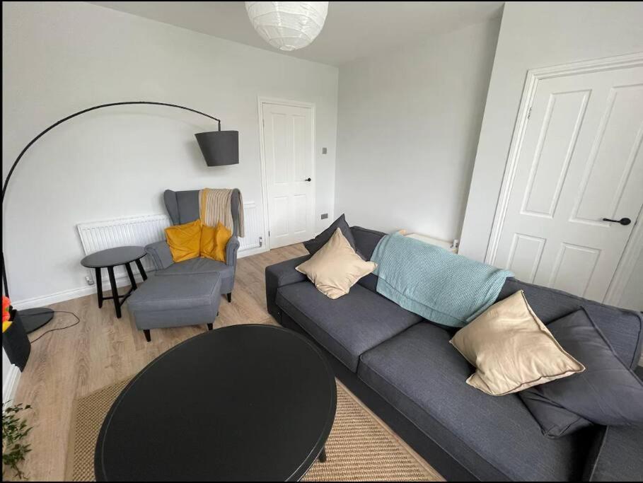 Holiday home Modern 3 Bedroom Home, Close To Centre And Peak District *