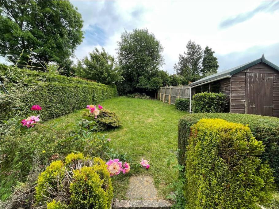Holiday home Modern 3 Bedroom Home, Close To Centre And Peak District *
