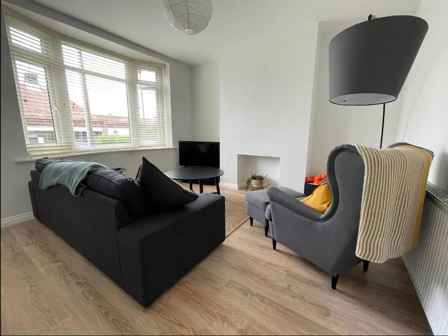 Modern 3 Bedroom Home, Close To Centre And Peak District *